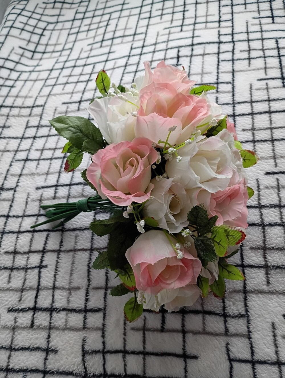 Elegant Pink and White Rose Bouquet BRAND NEW
